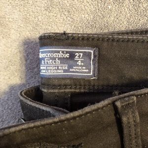 GENTLY USED HIGH RISE JEAN LEGGING